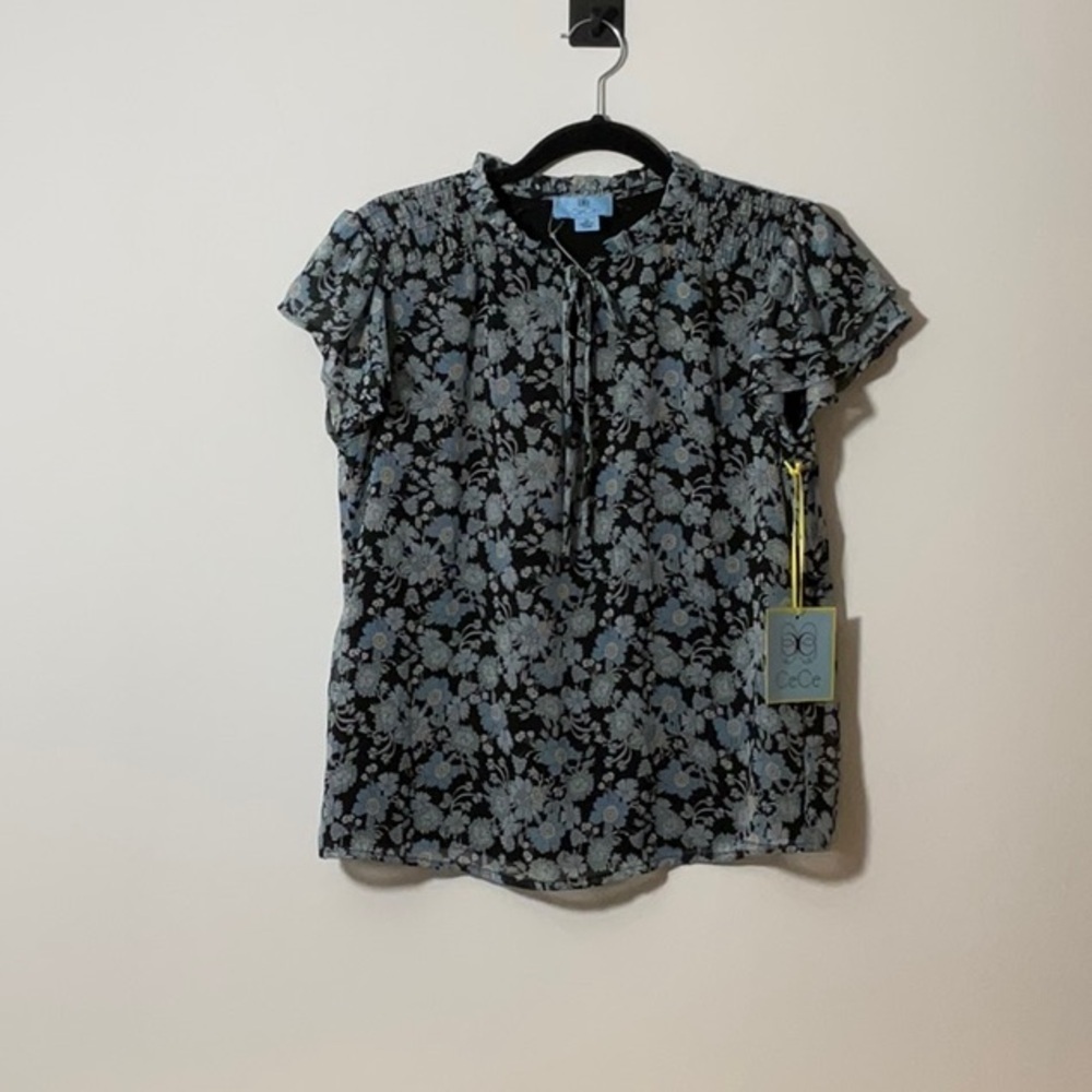 CeCe Black and Gray Fitted Cap Sleeve Blouse